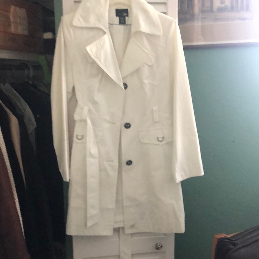 White rain coat barely worn